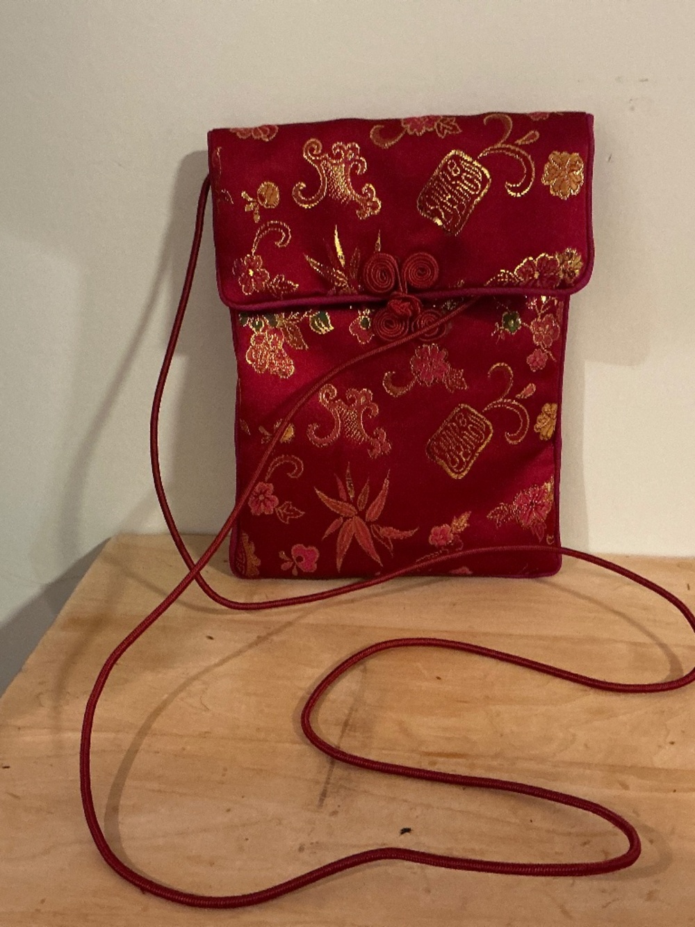 Chinese Silk Brocade Jewelry Pouch/Purse with Gold floral motif Script